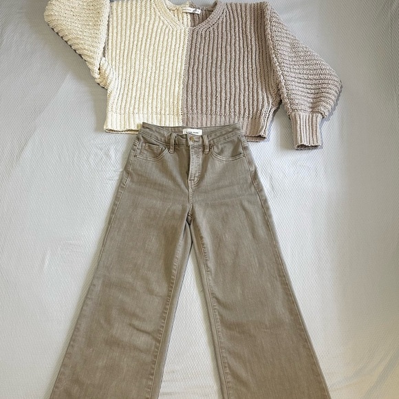 Altar'd State Two-Tone Cream & Taupe V-Neck Cropped Sweater - Picture 5 of 5